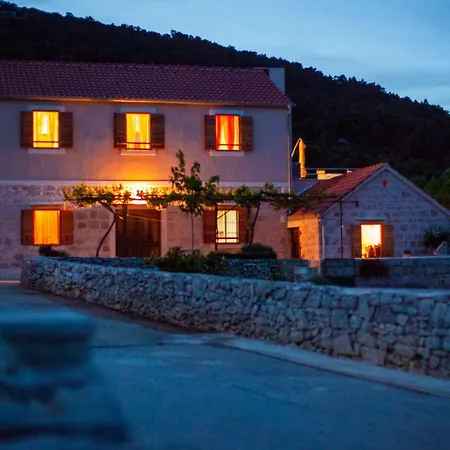 Betini Apartments - Authentic Island Escape Komiza Exterior photo
