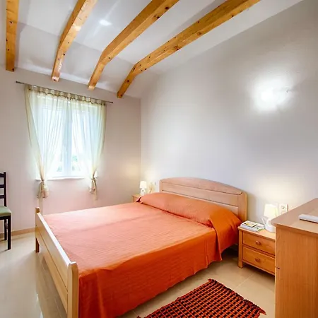 Betini Apartments - Authentic Island Escape Komiza Exterior photo