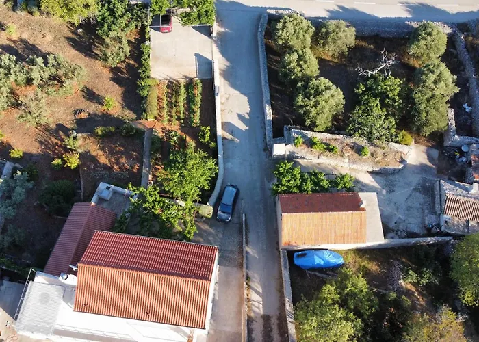 Betini Apartments - Authentic Island Escape