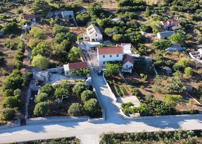 Betini Apartments - Authentic Island Escape