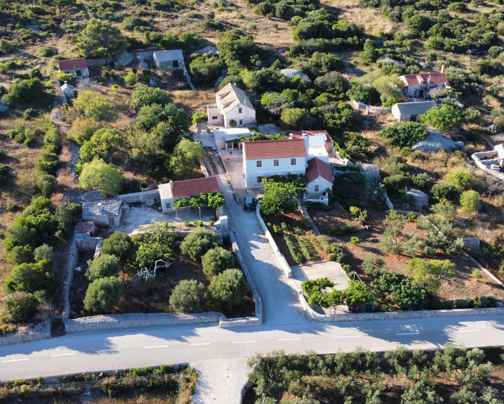 Betini - Authentic Island Escape Apartment Komiza